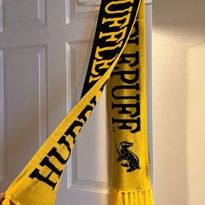 Harry Potter Hufflepuff scarf